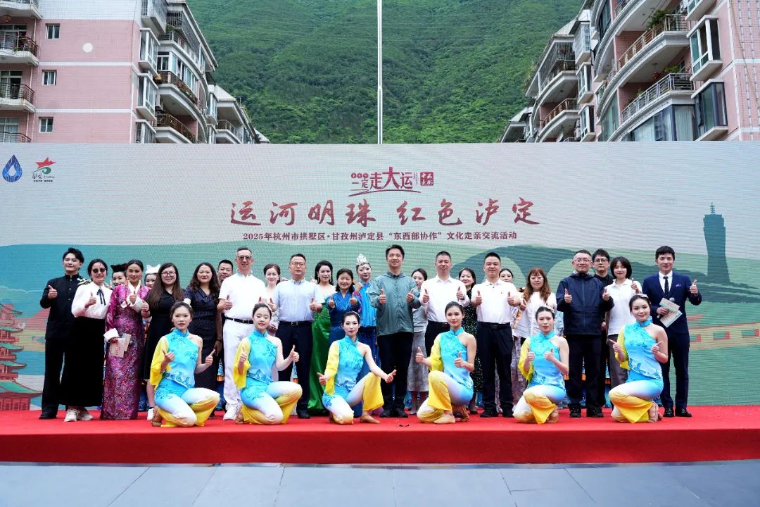 合影.jpg