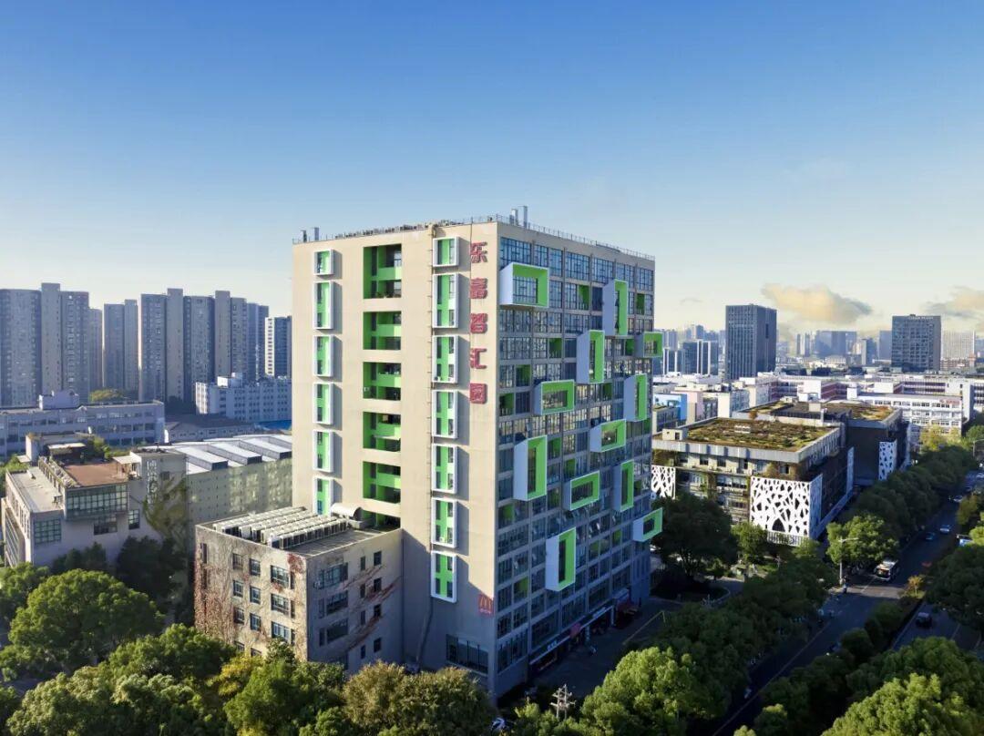 小五兄弟办公所在的乐富智汇园.jpg